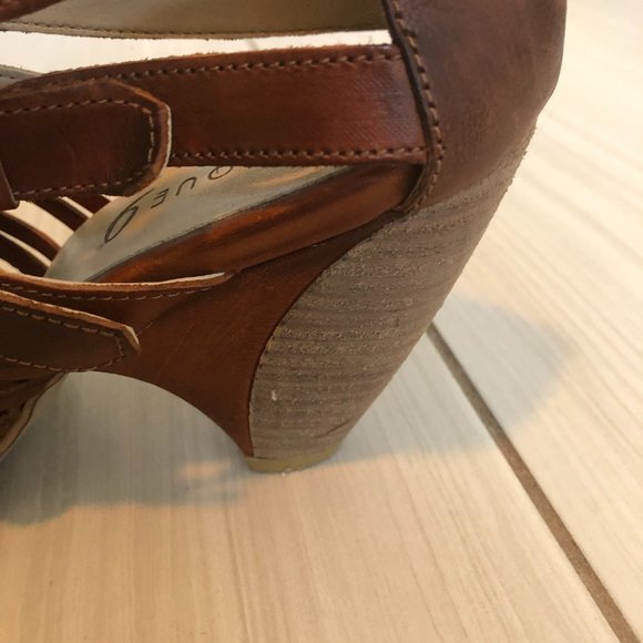 Leather heeled sandals - Picture 6 of 9